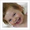 jeune enfant souriant